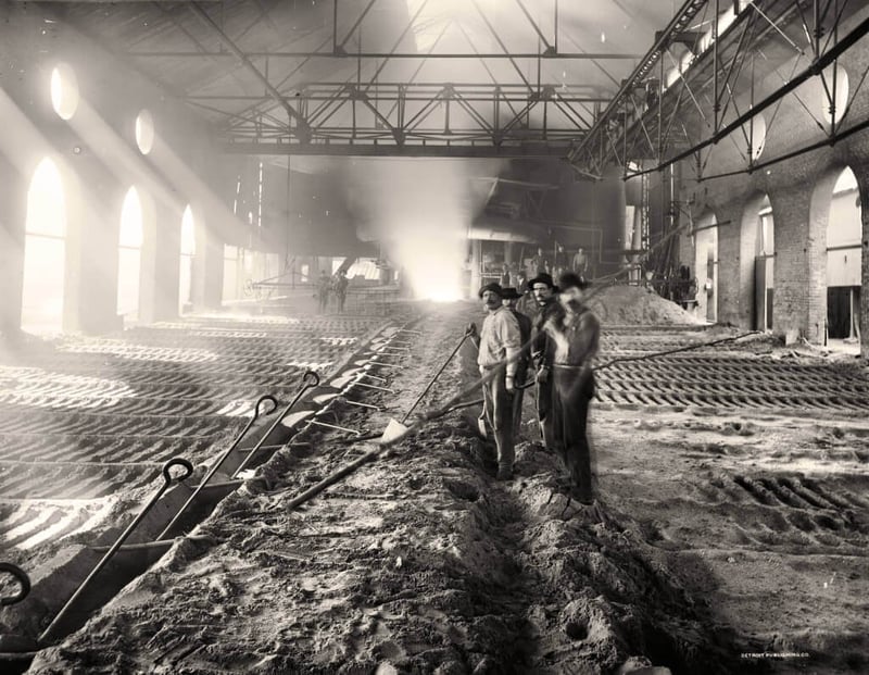Cirrus Insight. Factory workers in Chicago.
