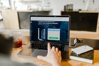 16 Best Sales Tools for Reps to Close Deals Faster in 2025