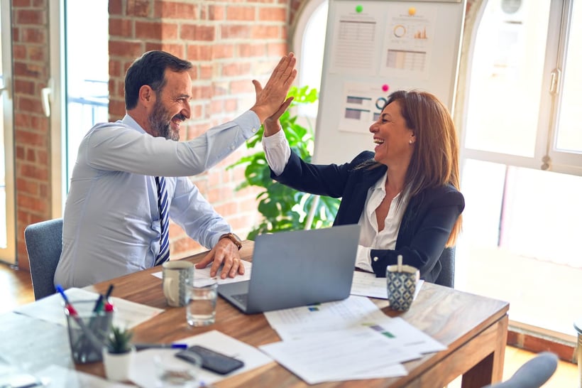 Cirrus Insight. Salesman and woman celebrate at desk.