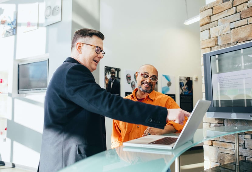 Cirrus Insight. Salesman pointing at screen with client.