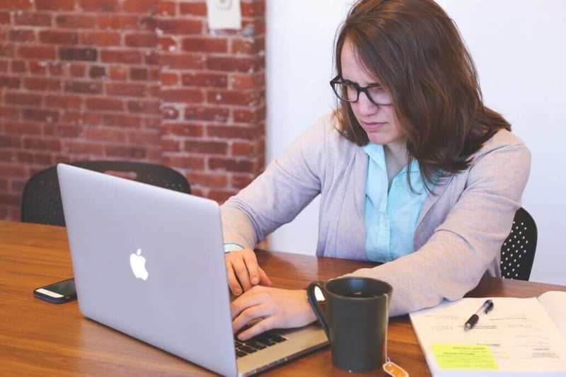 woman-working-at-computer