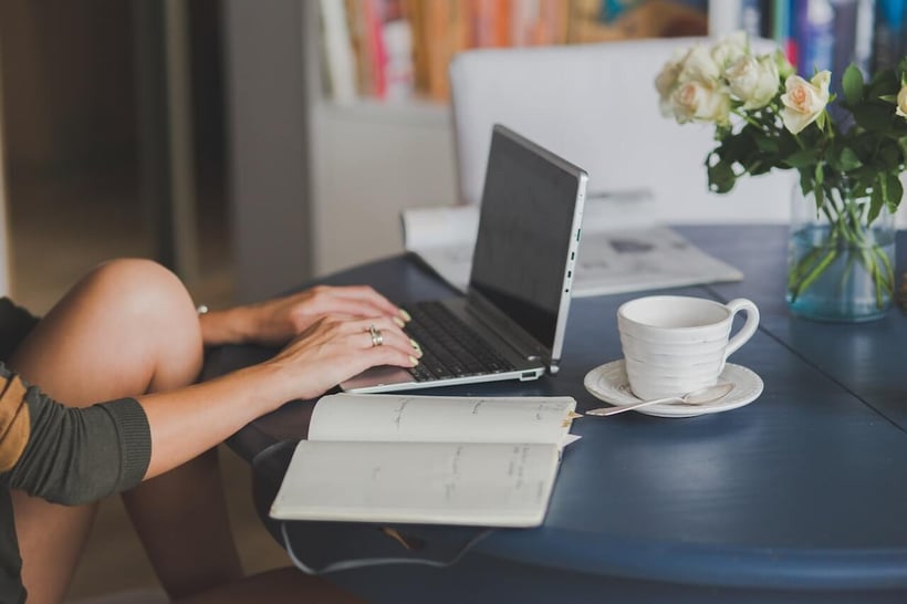Cirrus Insight. Woman works on laptop at round table.